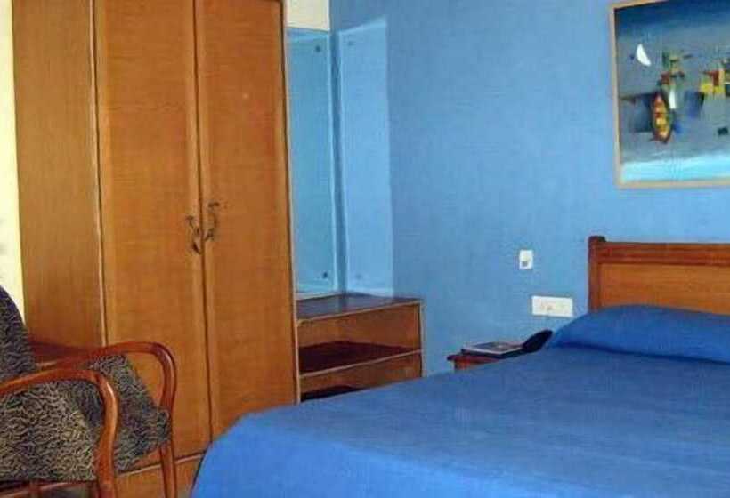 اتاق لوکس, Renzo's Inn