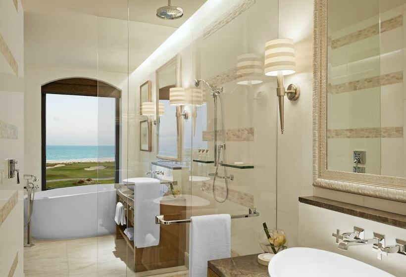 Номер Superior Вид на Сад, The St. Regis Saadiyat Island Resort, Abu Dhabi