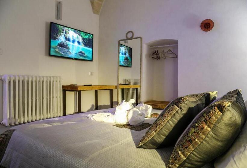 Полулюкс с Балконом, The Bridge Suites