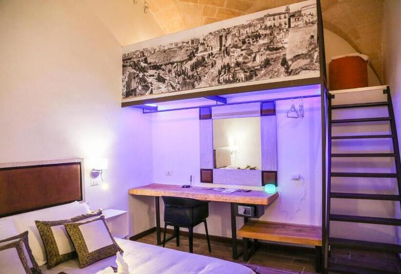 Полулюкс с Балконом, The Bridge Suites
