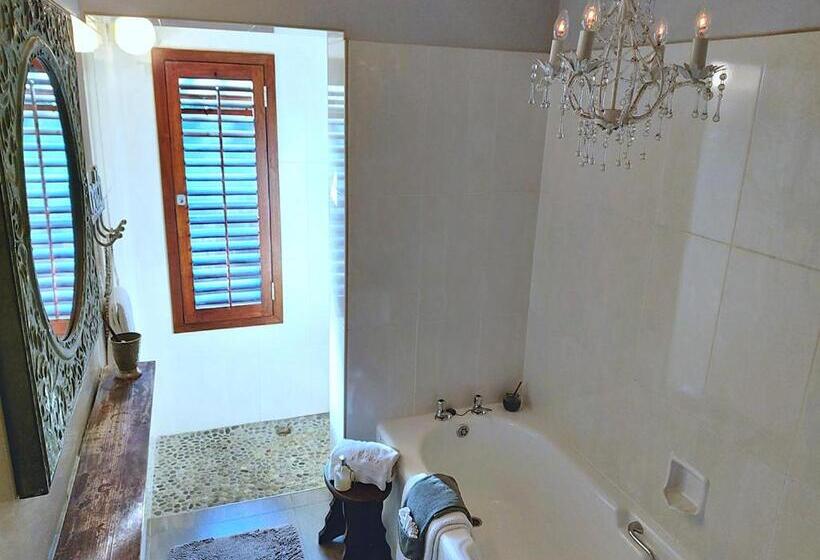 اتاق لوکس با چشم‌انداز دریا, Jakita S Guest House