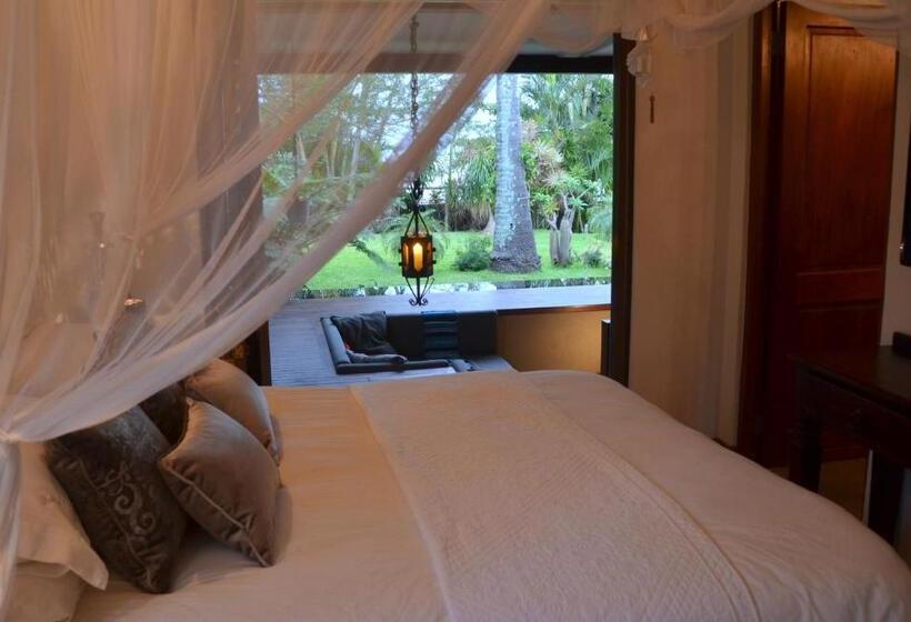 سوییت لوکس, Jakita S Guest House