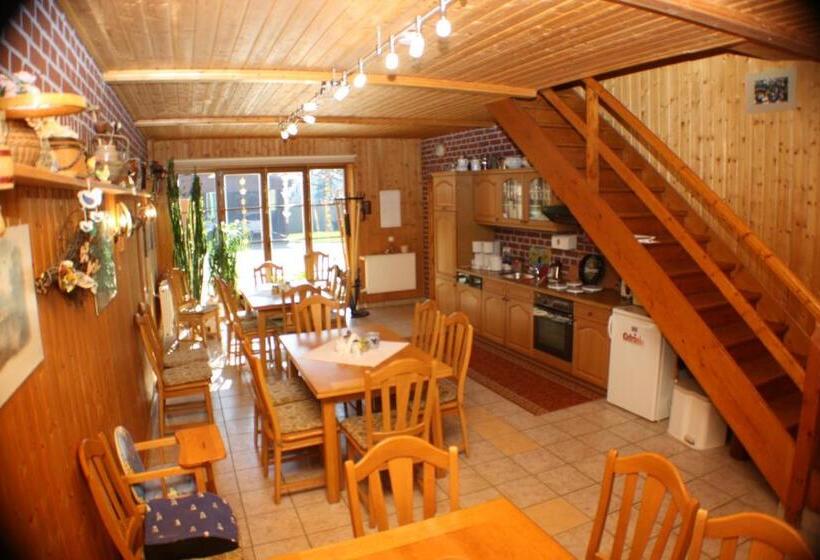 اتاق استاندارد یک نفره, Pension Kronenburghof