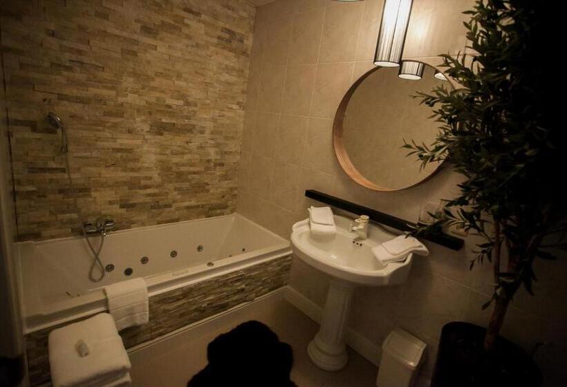 Deluxe Suite King Bed, Villa Valentino