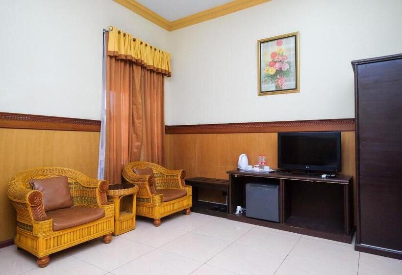Номер Deluxe, Urbanview Hotel Dedy Jaya Brebes