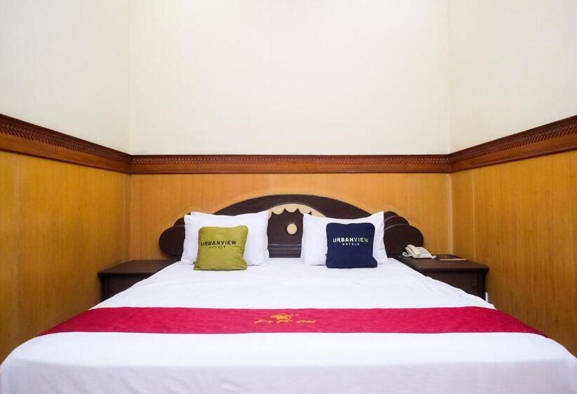 Номер Deluxe, Urbanview Hotel Dedy Jaya Brebes
