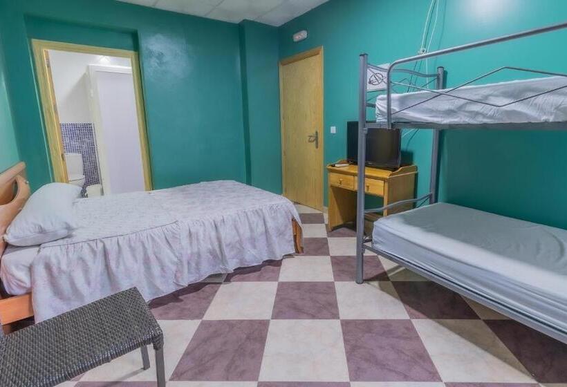 Семейный Номер, Albergue Rojo Plata
