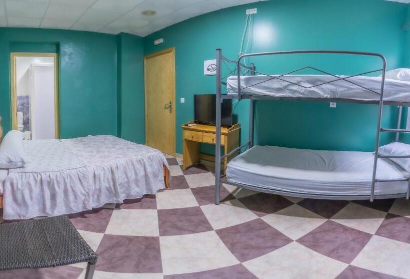 Семейный Номер, Albergue Rojo Plata