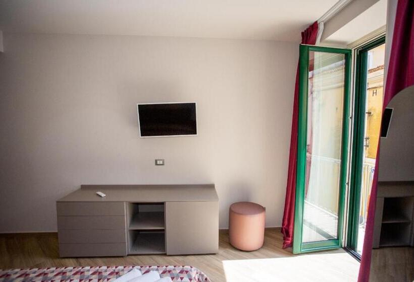 Номер Стандарт с Балконом, Odissea Residence E Rooms