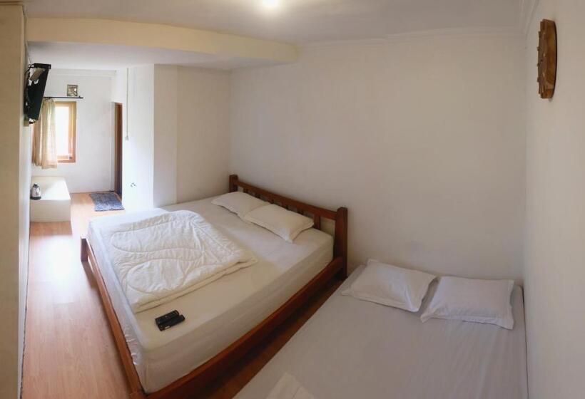 Семейный Номер, Tani Jiwo Hostel