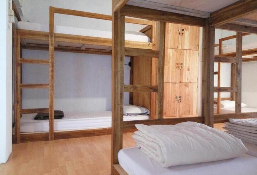Кровать в Общей Комнате, Tani Jiwo Hostel