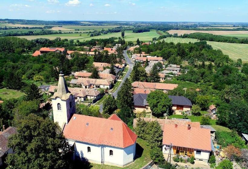 Номер Стандарт, Tolnay Kúria és Vendégház