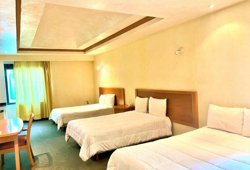 Quarto Triplo Estandar, Florencia By Marho