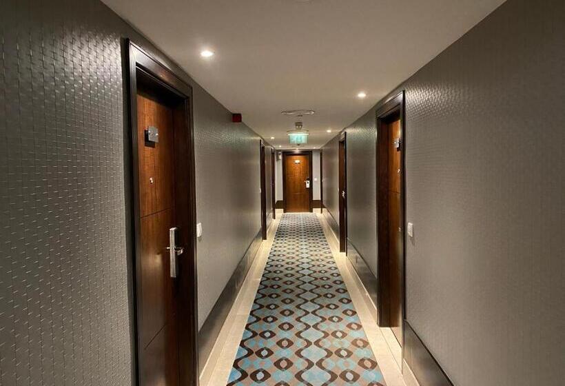 Студия Классика, Phoenix Plaza Hotel Apartments