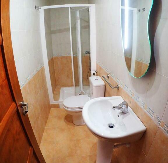Номер Deluxe с Балконом, Hostal Plaza Mayor