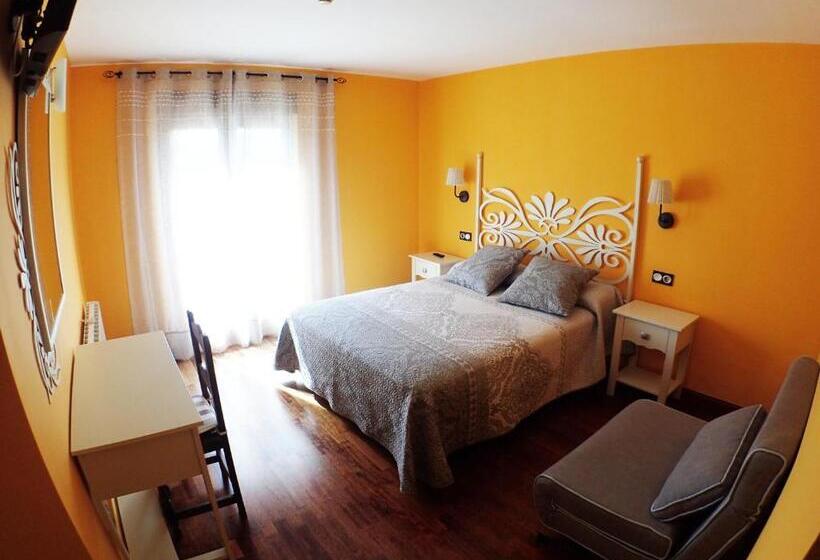 Номер Deluxe с Балконом, Hostal Plaza Mayor