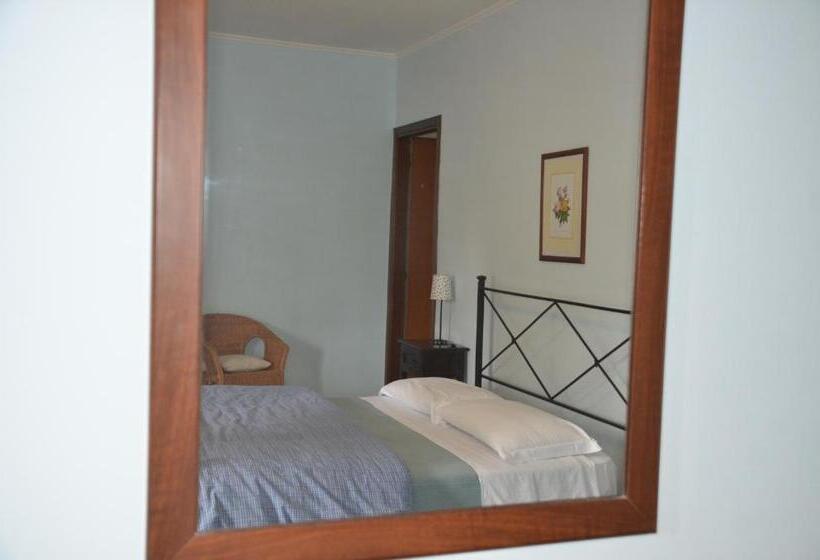 Quarto Estandar Cama King, Il Grifo
