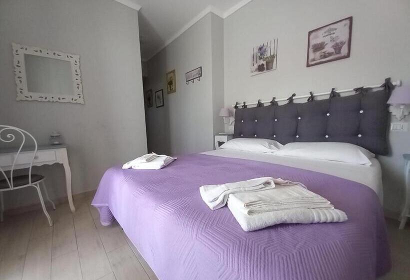 Quarto Estandar com Sacada, Il Grifo