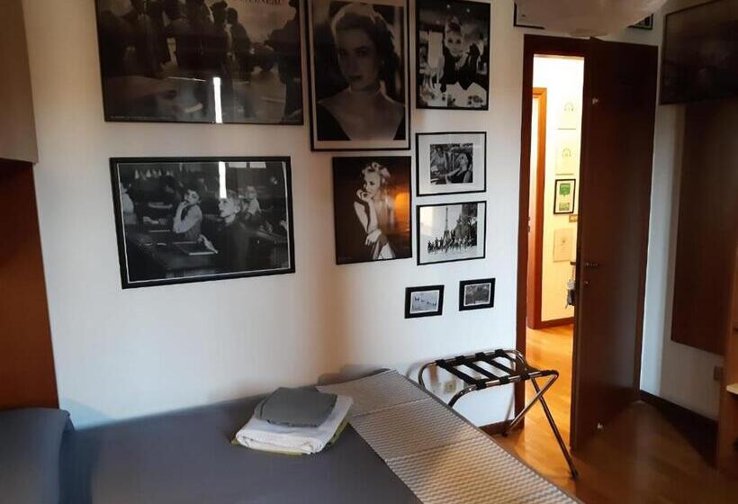Standard room with outdoor bath, B&b Il Glicine Di Basiglio
