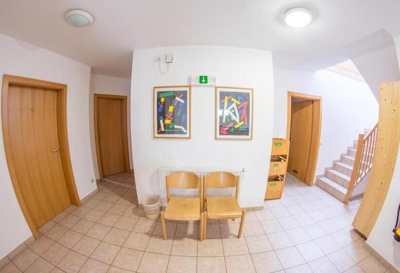 Номер Стандарт Четырехместный Совместный Санузел, Jugendgästehaus Ulrichsberg