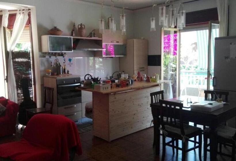 Quarto Triplo Estandar, Casa Tellina Lungomare Scogliera