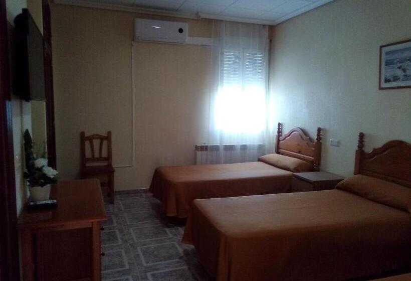 Номер Стандарт Трехместный, Hostal ávila