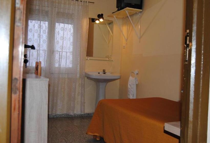 اتاق استاندارد یک تخته با سرویس بهداشتی مشترک, Hostal ávila