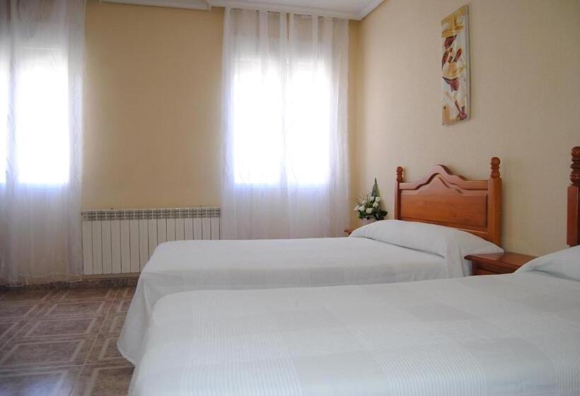 اتاق استاندارد سه نفره, Hostal ávila