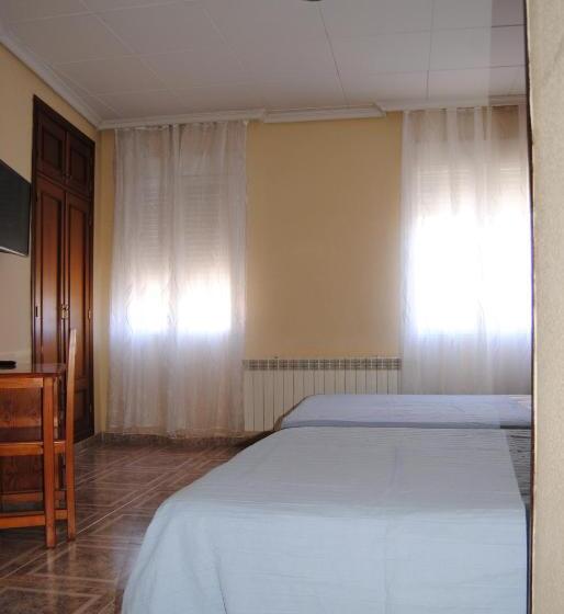 Номер Стандарт Трехместный, Hostal ávila