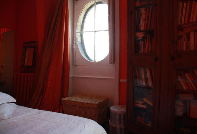 Standard room with outdoor bath, La Maison Bleue