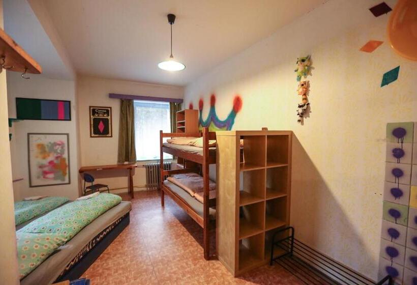 Номер Стандарт Четырехместный Совместный Санузел, Hostel Klondike