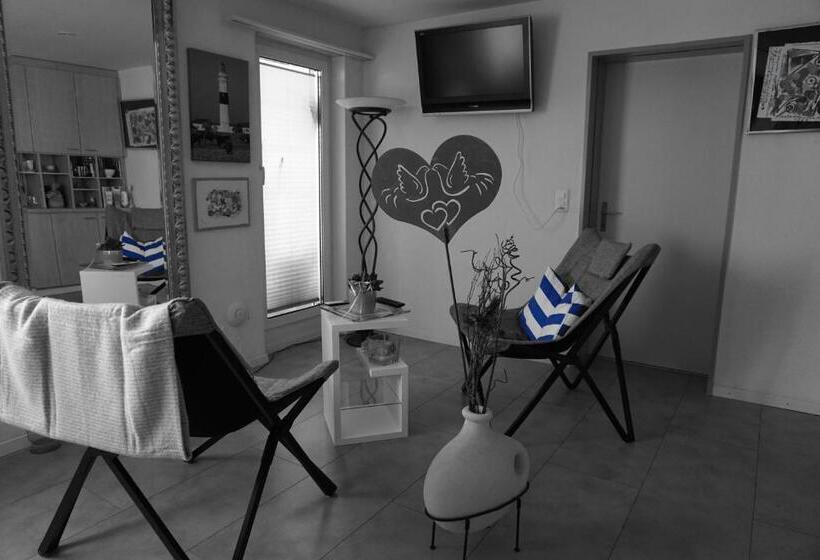 Quarto Estandar para Deficientes Físicos, Happiness