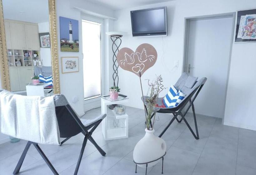 Quarto Estandar para Deficientes Físicos, Happiness