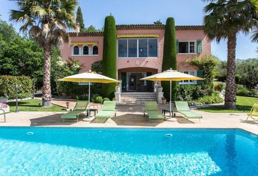 プールビュースタンダードルーム, Mas Du Roc Bed & Breakfast