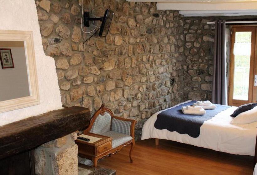 Номер Deluxe с Балконом, L Auberge De Montpezat