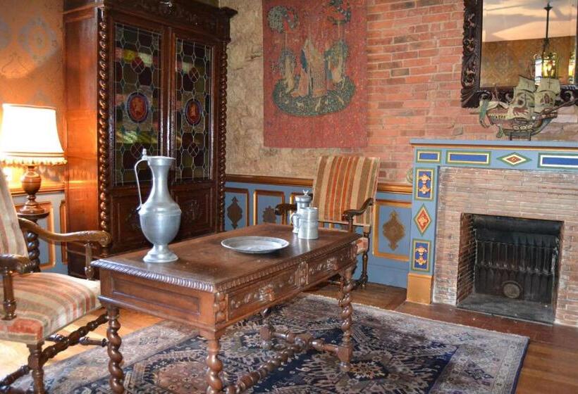 Номер Superior, Château De Peufeilhoux