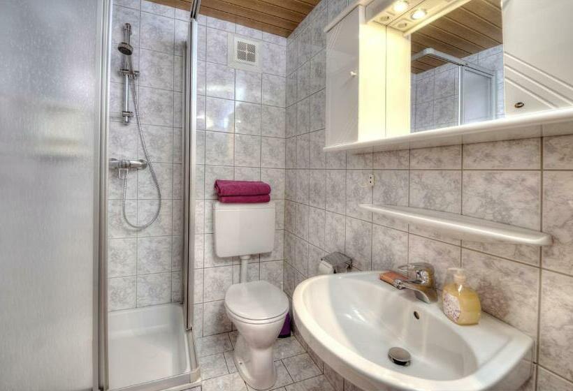 اتاق استاندارد چهار تخته, Haus Brandner