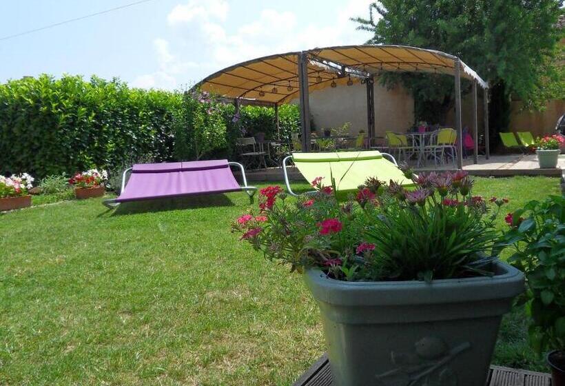Номен Superior с Гидромассажем, Le Jardin D Ivana B&b Avec Piscine Chauffée