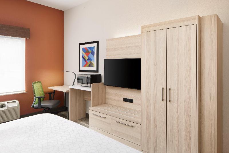 Номер Стандарт Кровать Кинг Адаптированный для Инвалидов, Holiday Inn Express Hotel & Suites Salem, An Ihg