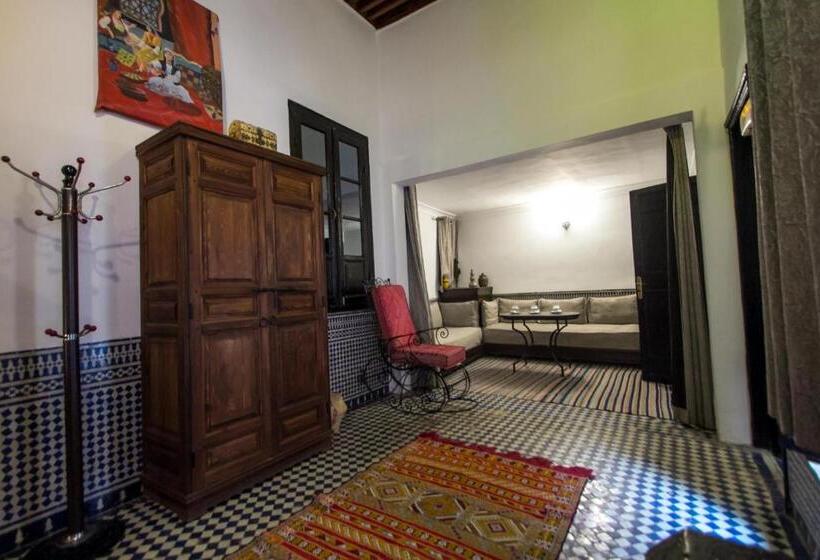 اتاق استاندارد سه نفره, Riad Hala