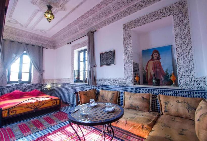سوییت, Riad Hala