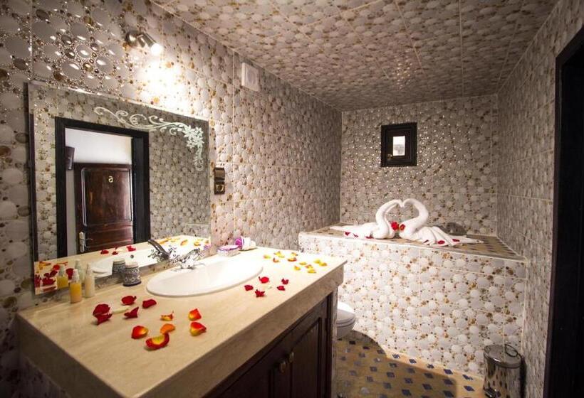 سوییت, Riad Hala