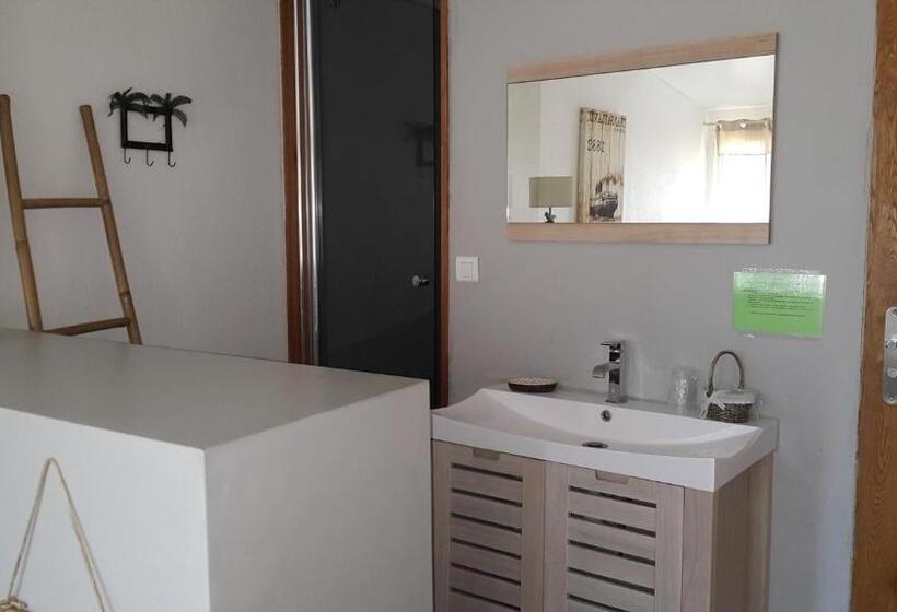 Номер Стандарт с Балконом, Hostellerie Provencale