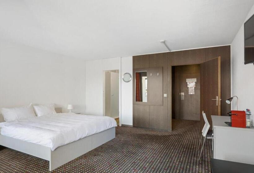 Номер Superior, Neuchatel City