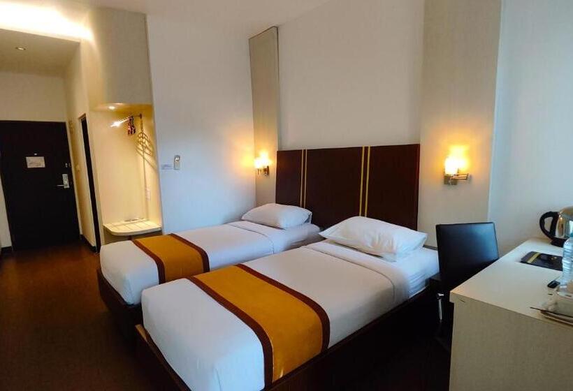 Номер Deluxe, Odaita Hotel Pamekasan Madura