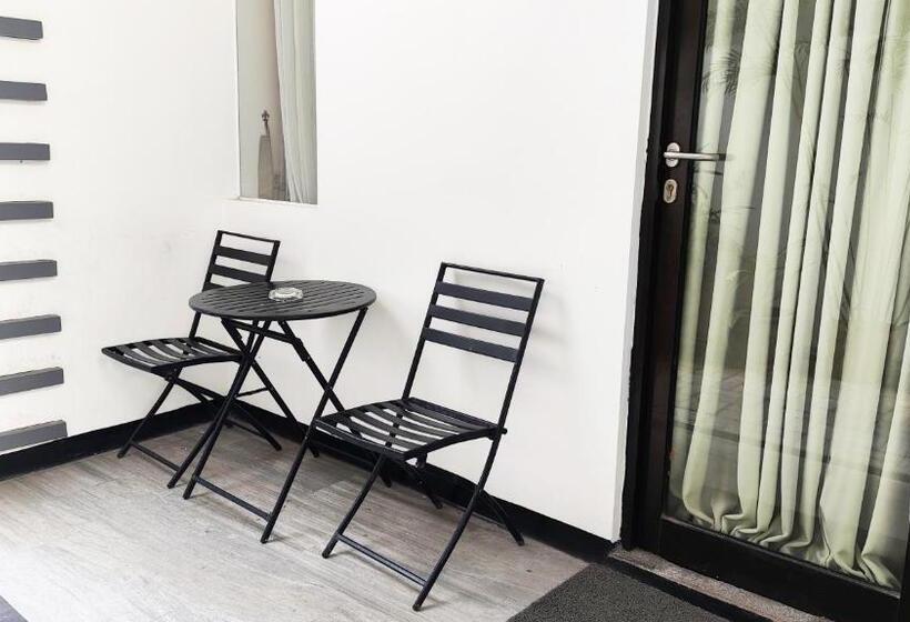 Номер Deluxe Кровать Кинг, Odaita Hotel Pamekasan Madura
