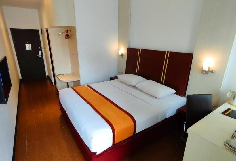 Номер Deluxe Кровать Кинг, Odaita Hotel Pamekasan Madura