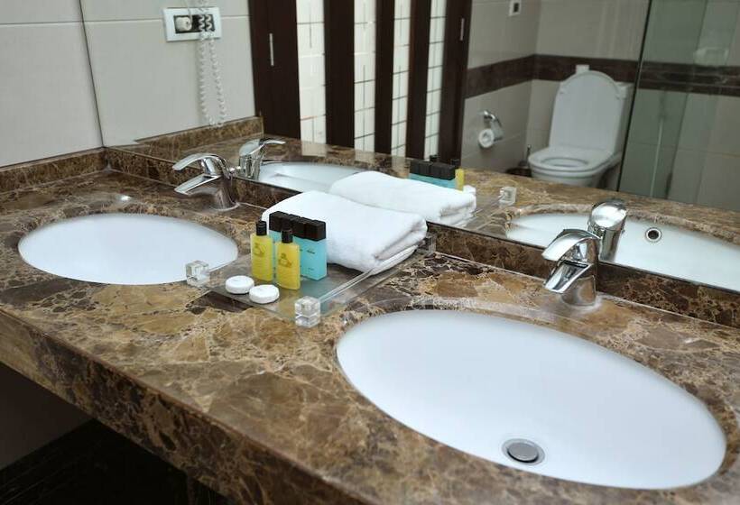 سوییت با چشم‌انداز دریا, Hollywood Inn Boutique