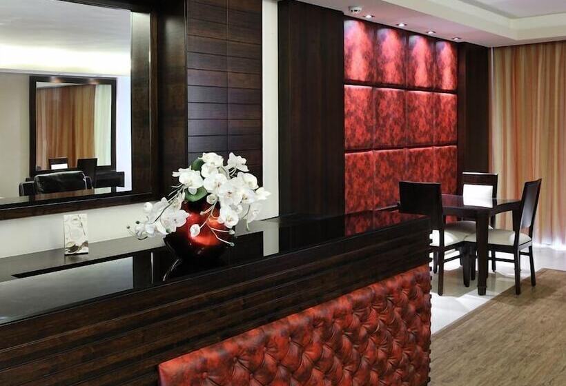 سوییت سینیور با چشم‌انداز دریا, Hollywood Inn Boutique