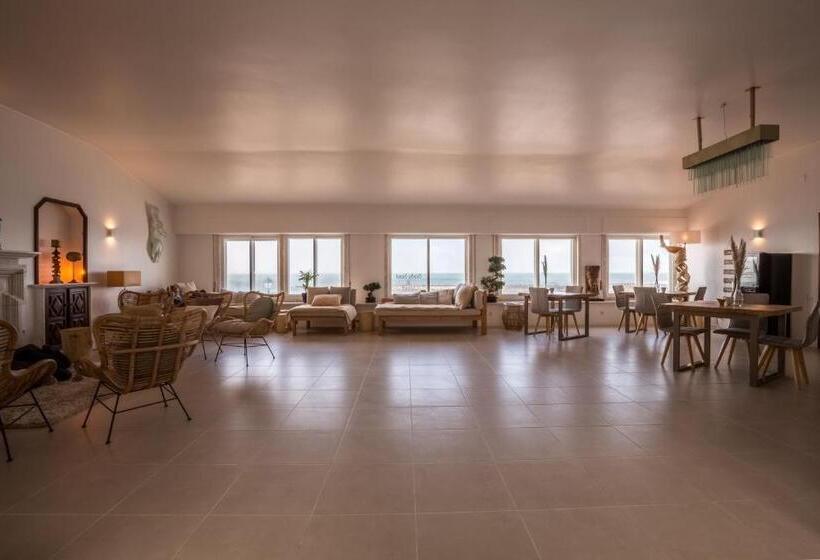 Quarto Deluxe com Sacada, Sandhi House  Yoga & Wellness